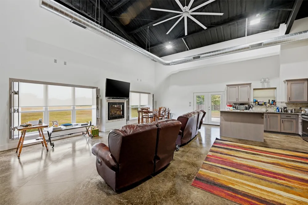 82 CR 2112 Gainesville, TX 76240
