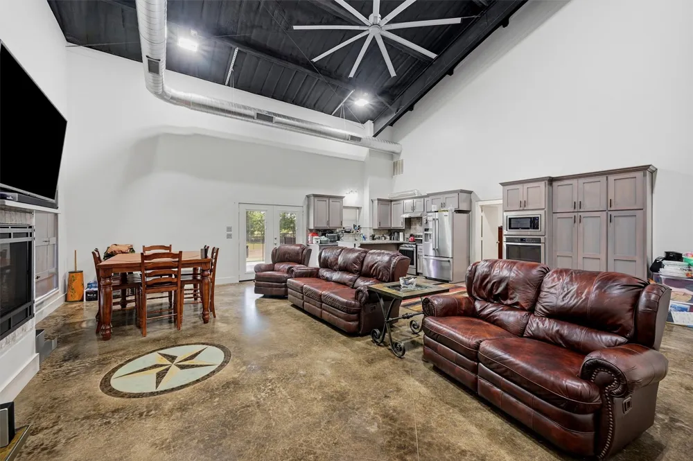82 CR 2112 Gainesville, TX 76240