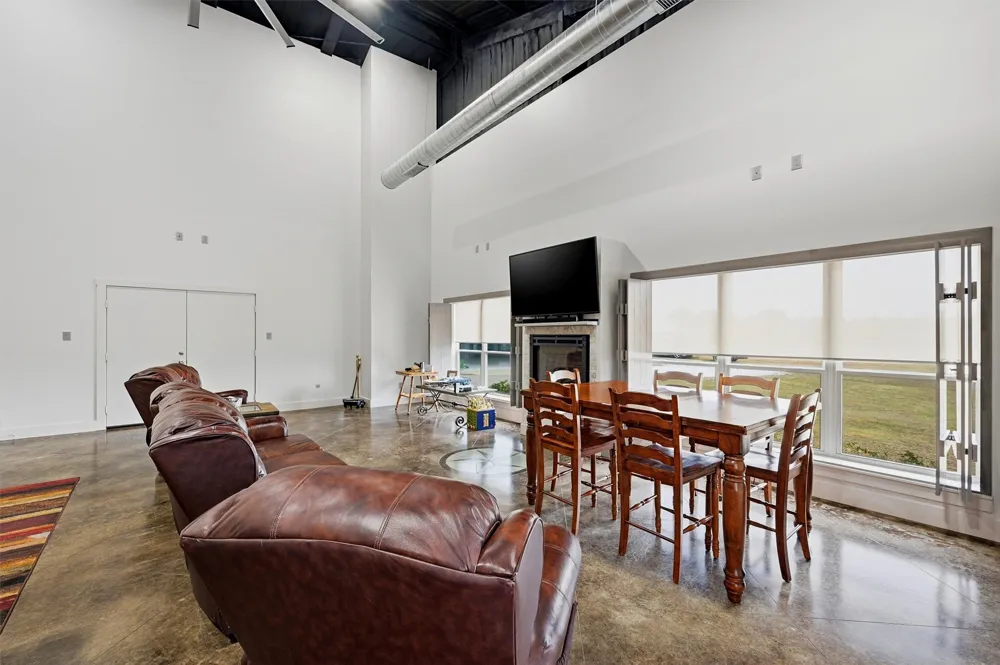 82 CR 2112 Gainesville, TX 76240
