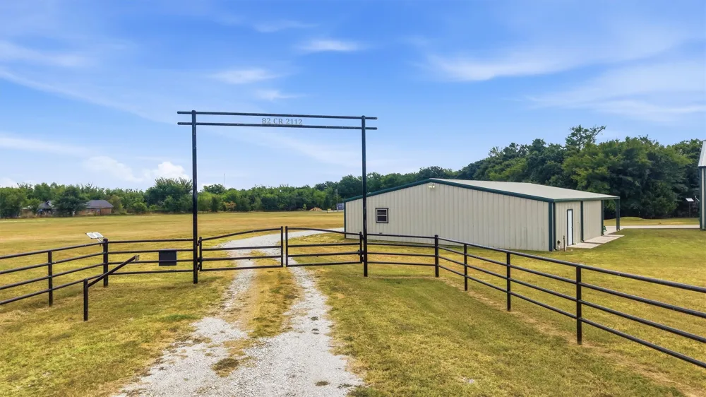 82 CR 2112 Gainesville, TX 76240