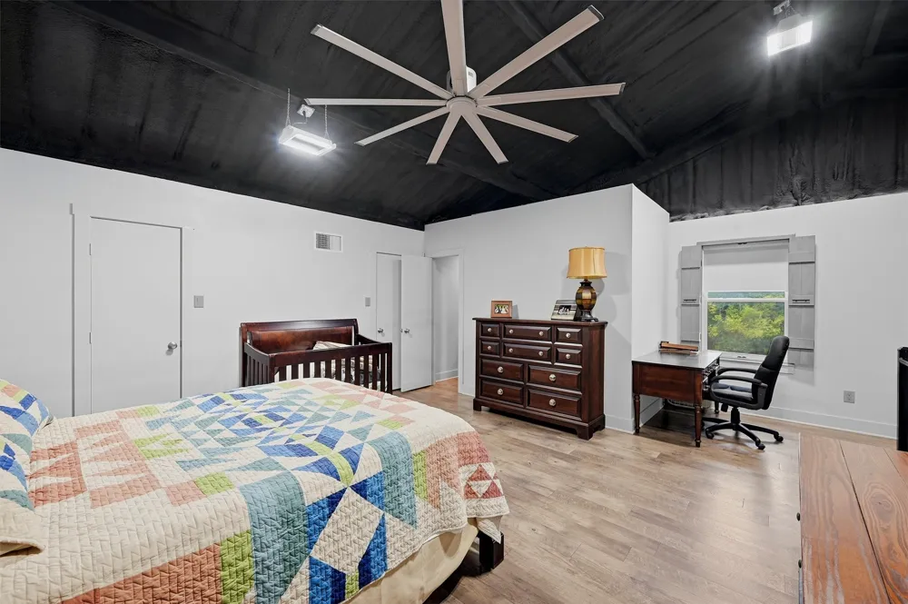 82 CR 2112 Gainesville, TX 76240