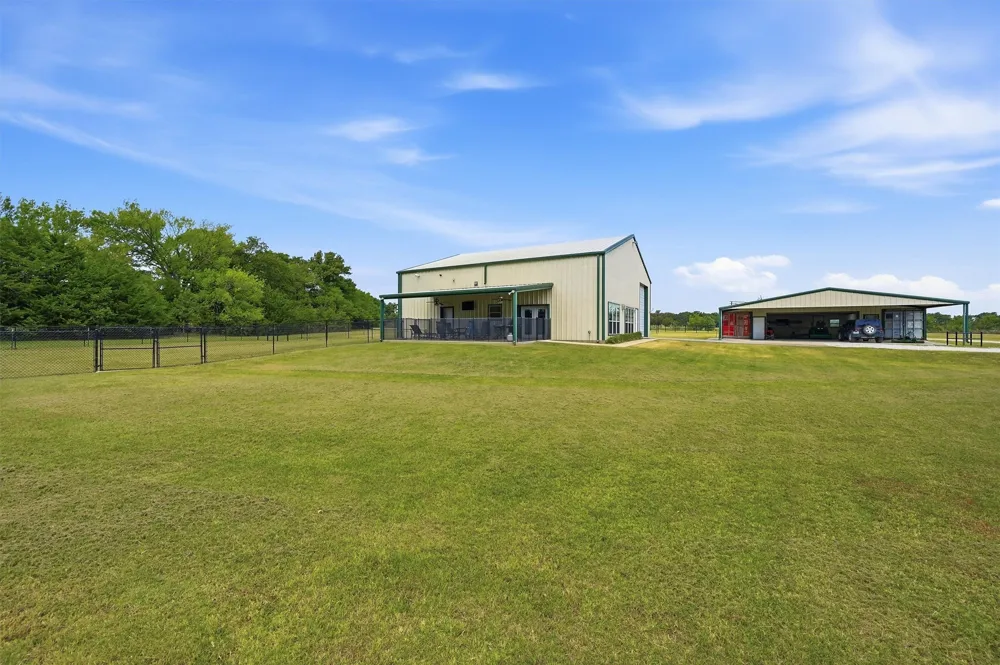82 CR 2112 Gainesville, TX 76240