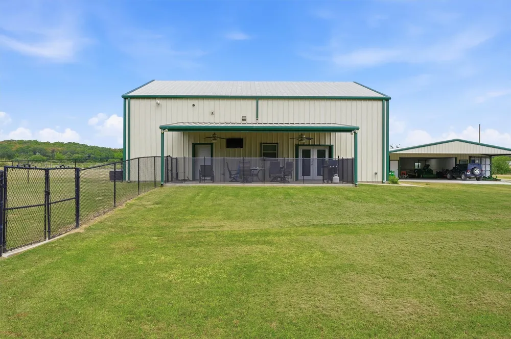 82 CR 2112 Gainesville, TX 76240