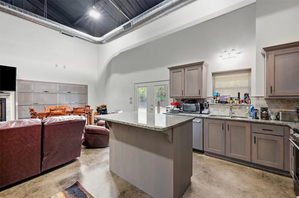 82 CR 2112 Gainesville, TX 76240