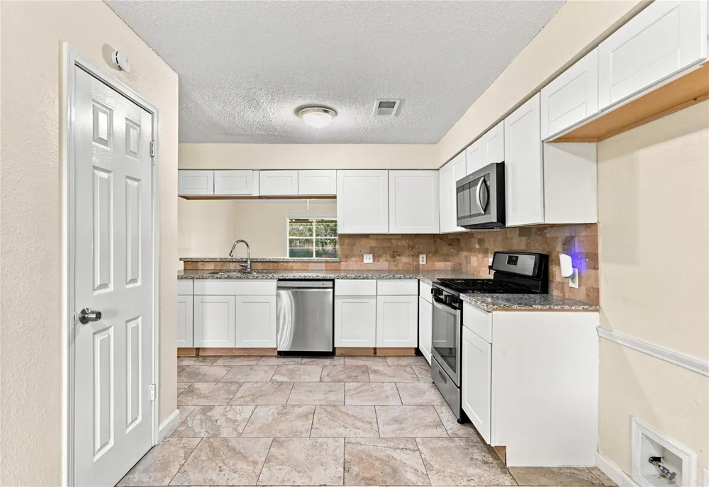 426 Corley Drive Highlands, TX 77562