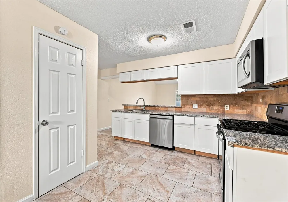 426 Corley Drive Highlands, TX 77562