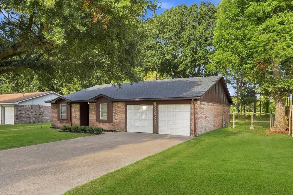426 Corley Drive Highlands, TX 77562