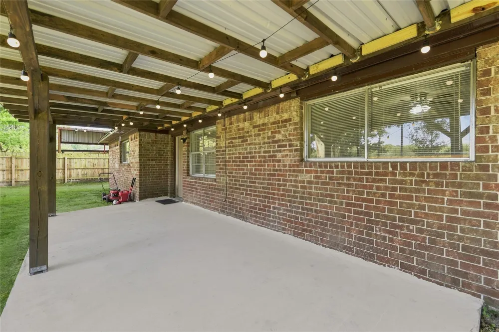 426 Corley Drive Highlands, TX 77562