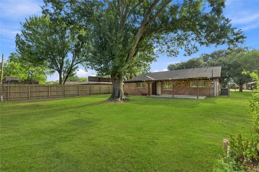 426 Corley Drive Highlands, TX 77562
