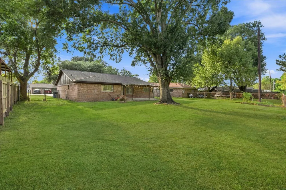 426 Corley Drive Highlands, TX 77562