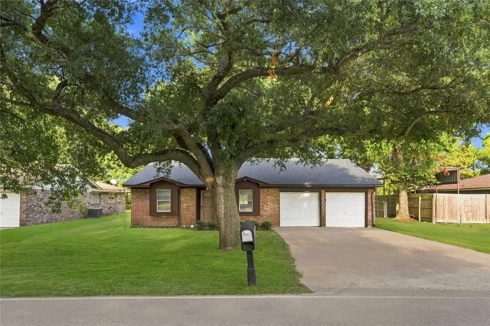 426 Corley Drive Highlands, TX 77562