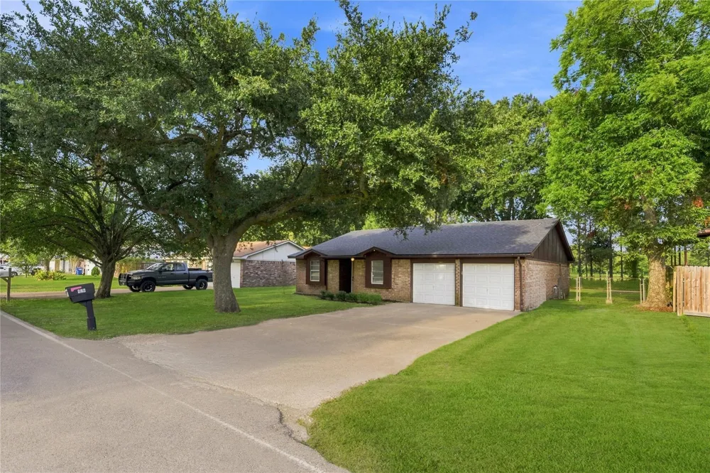 426 Corley Drive Highlands, TX 77562
