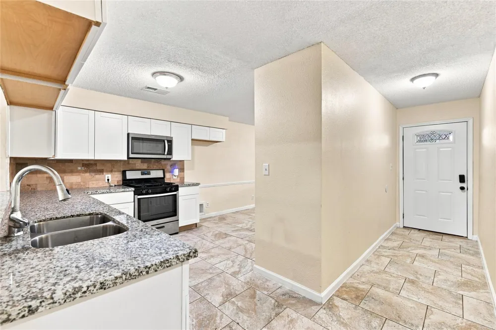 426 Corley Drive Highlands, TX 77562