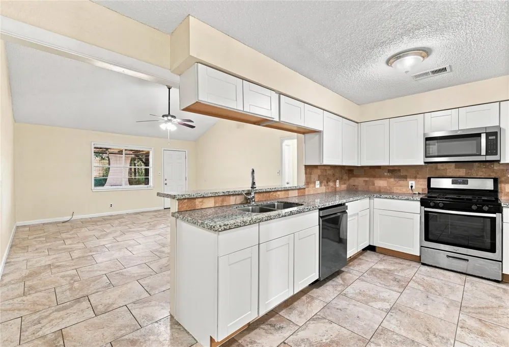 426 Corley Drive Highlands, TX 77562
