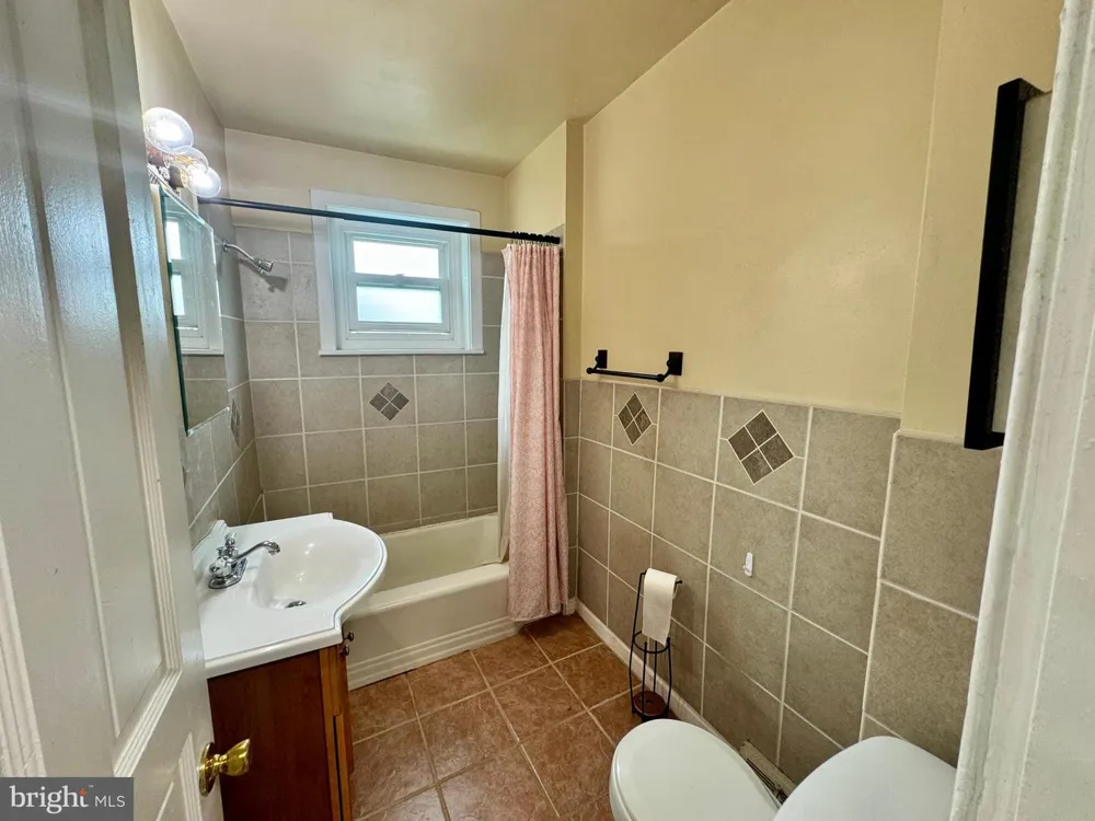 1131 COTTMAN AVENUE Philadelphia, PA 19111
