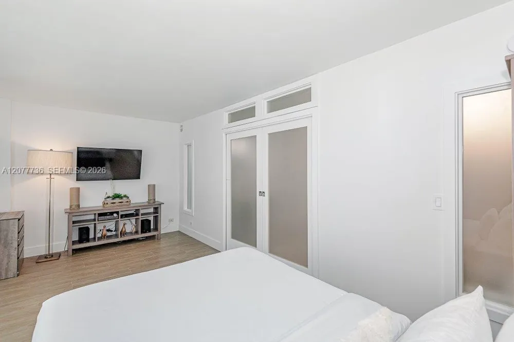 2301 Collins Ave #1242 Miami Beach, FL 33139