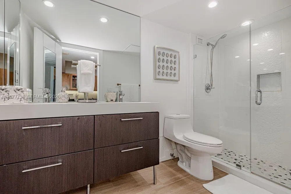 2301 Collins Ave #1242 Miami Beach, FL 33139