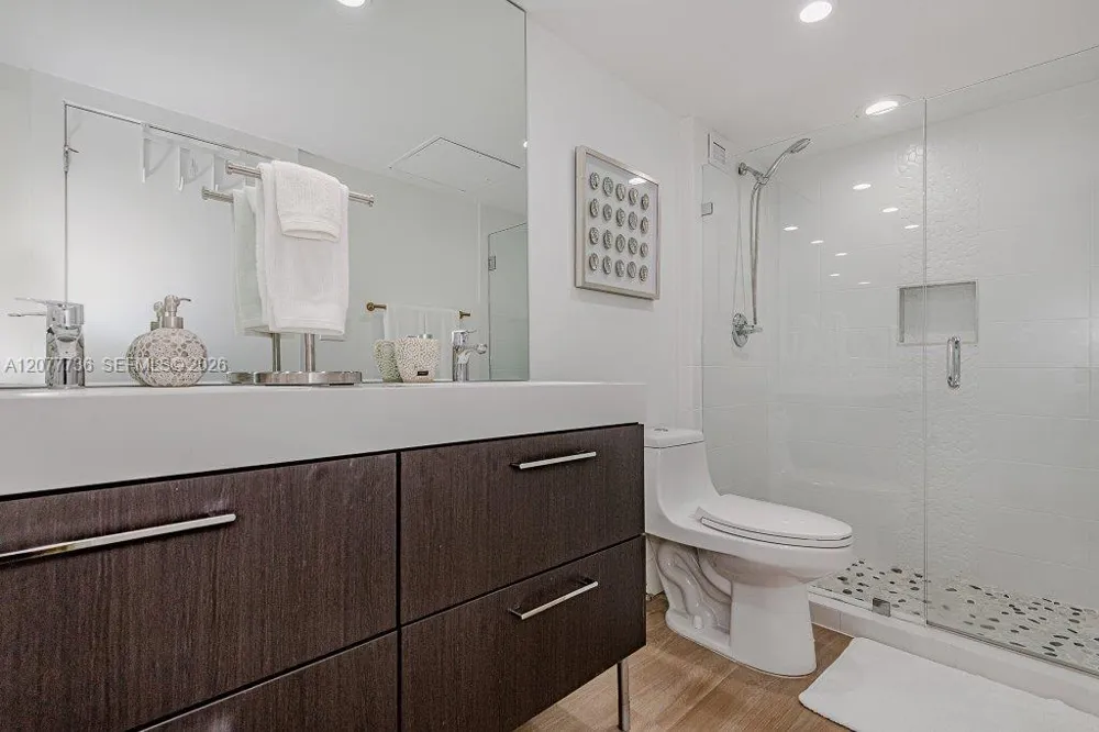 2301 Collins Ave #1242 Miami Beach, FL 33139