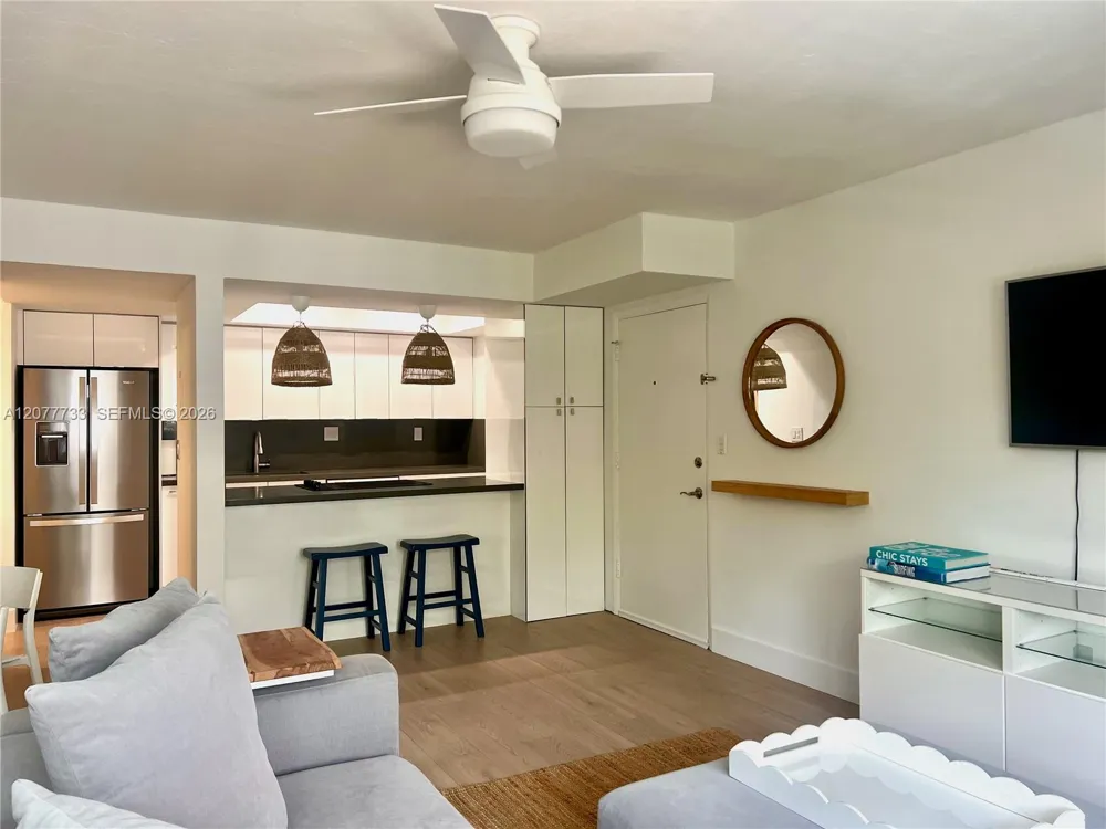 195 Sunrise Dr #8 Key Biscayne, FL 33149