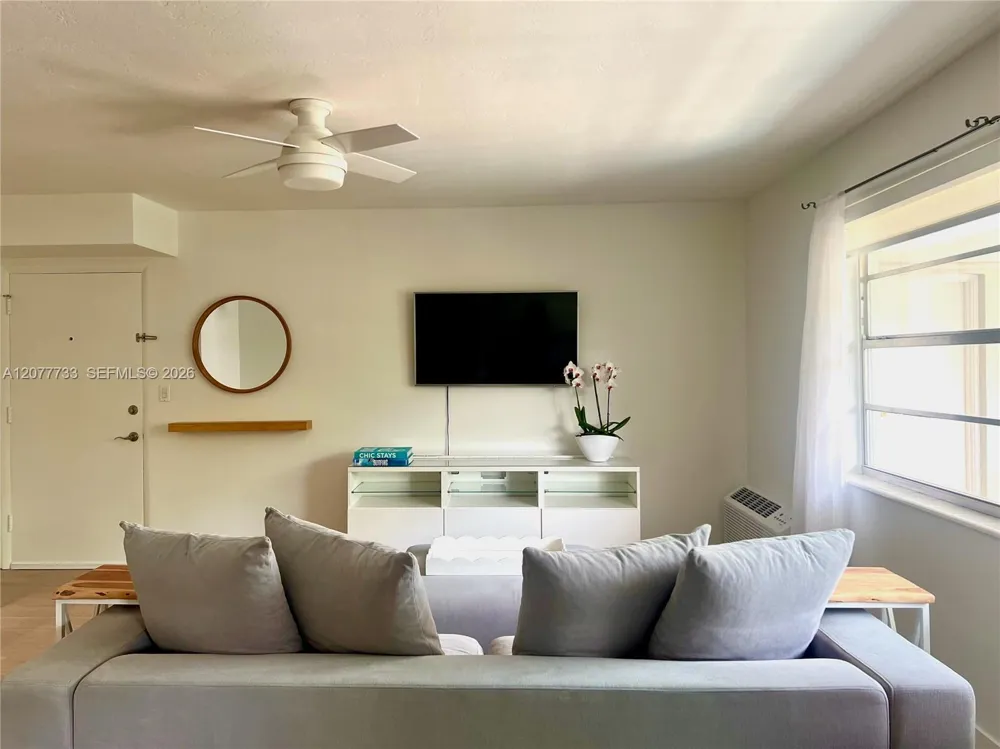 195 Sunrise Dr #8 Key Biscayne, FL 33149