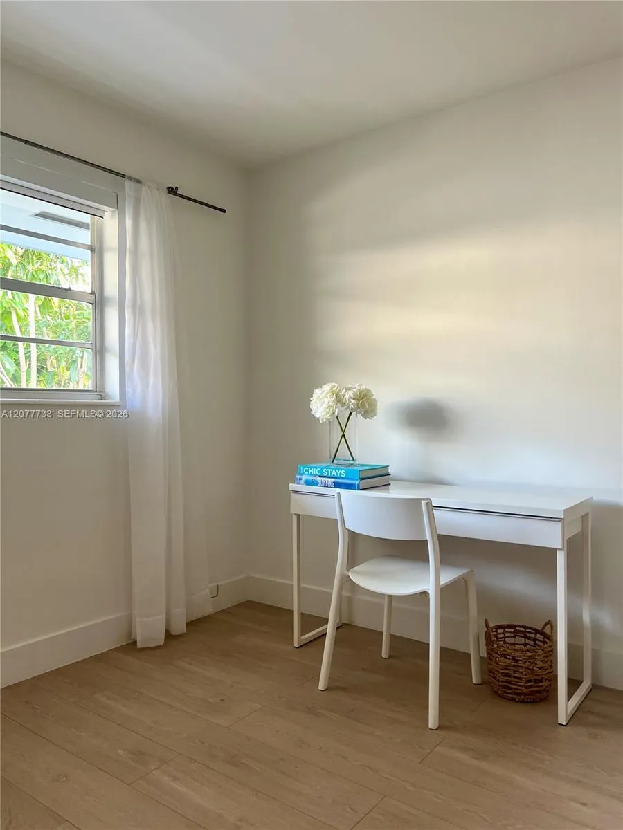 195 Sunrise Dr #8 Key Biscayne, FL 33149