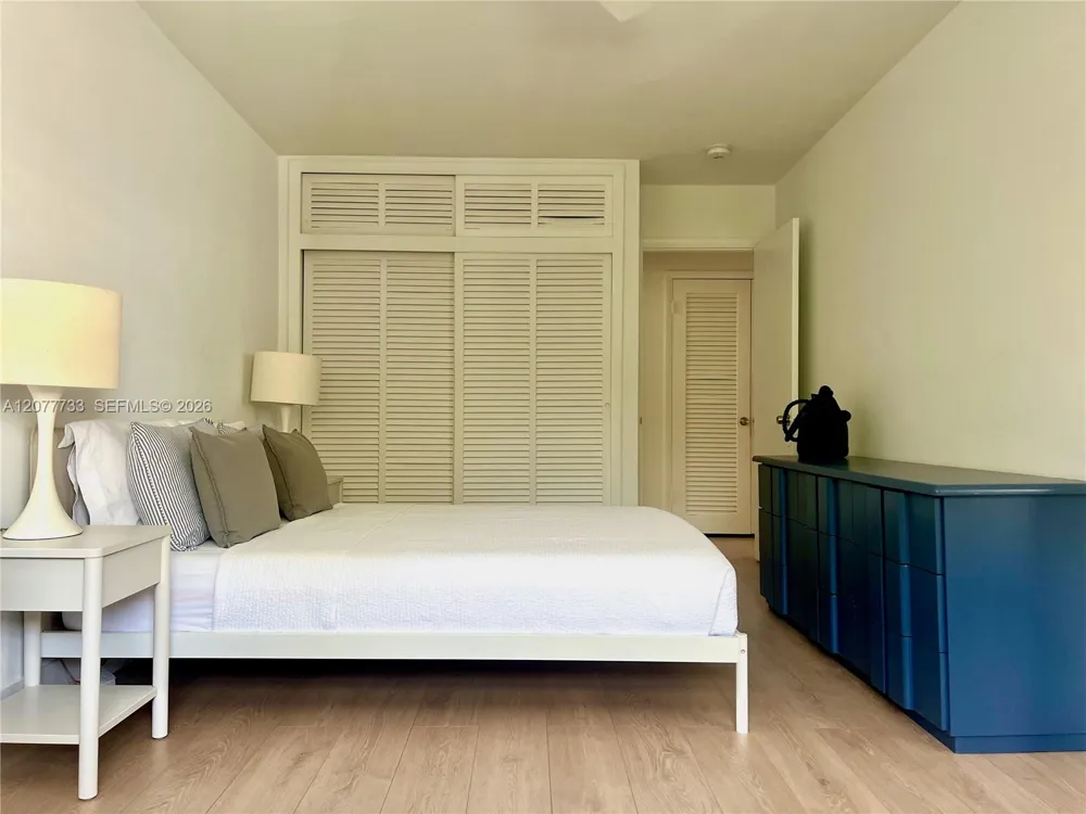 195 Sunrise Dr #8 Key Biscayne, FL 33149