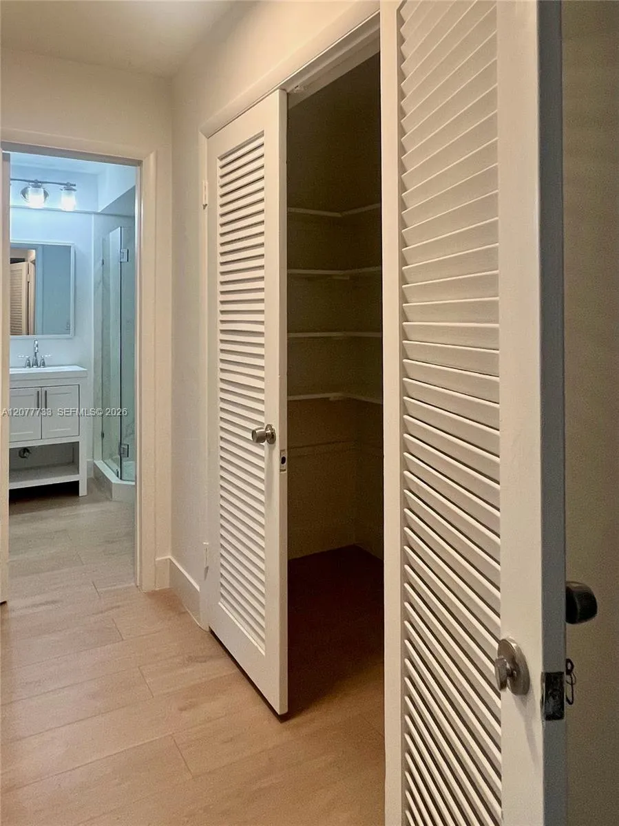195 Sunrise Dr #8 Key Biscayne, FL 33149