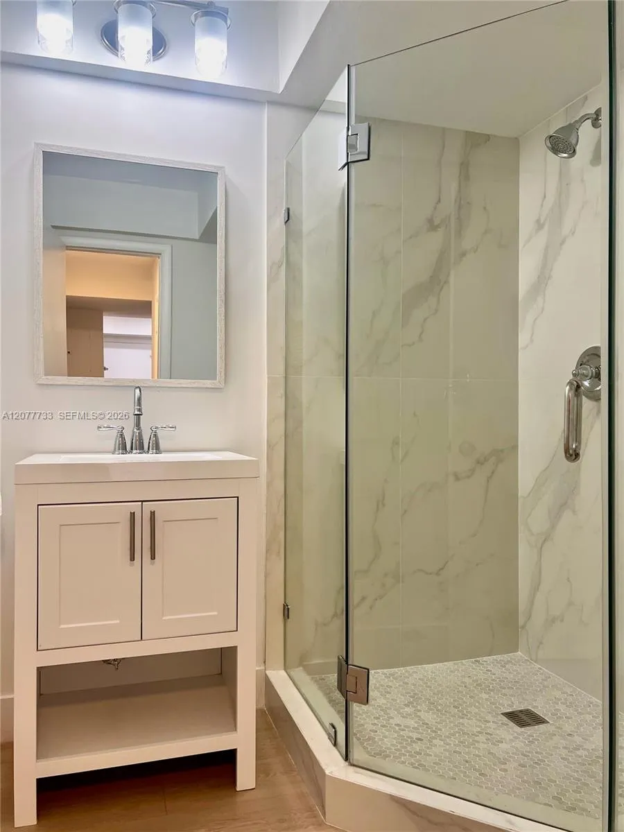 195 Sunrise Dr #8 Key Biscayne, FL 33149