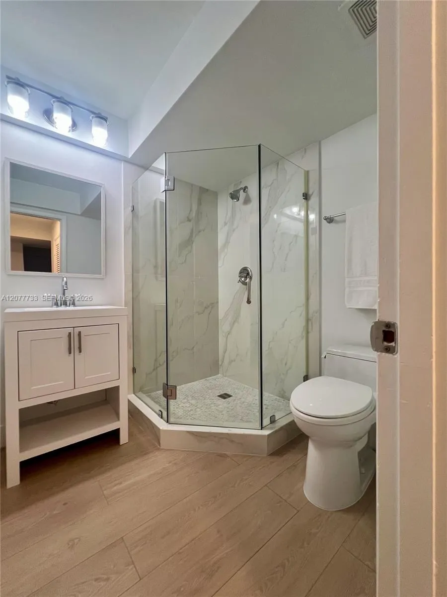 195 Sunrise Dr #8 Key Biscayne, FL 33149