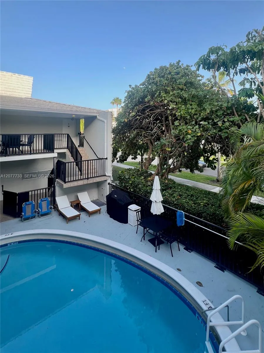 195 Sunrise Dr #8 Key Biscayne, FL 33149