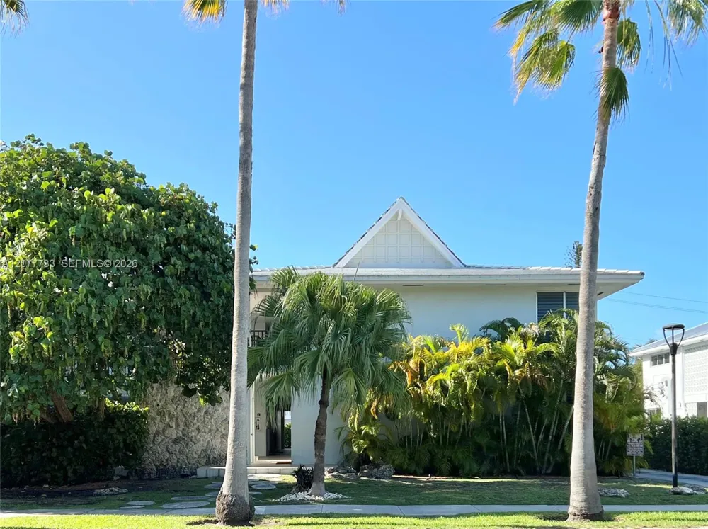 195 Sunrise Dr #8 Key Biscayne, FL 33149