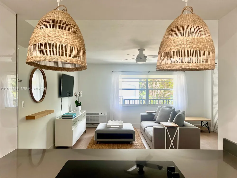 195 Sunrise Dr #8 Key Biscayne, FL 33149