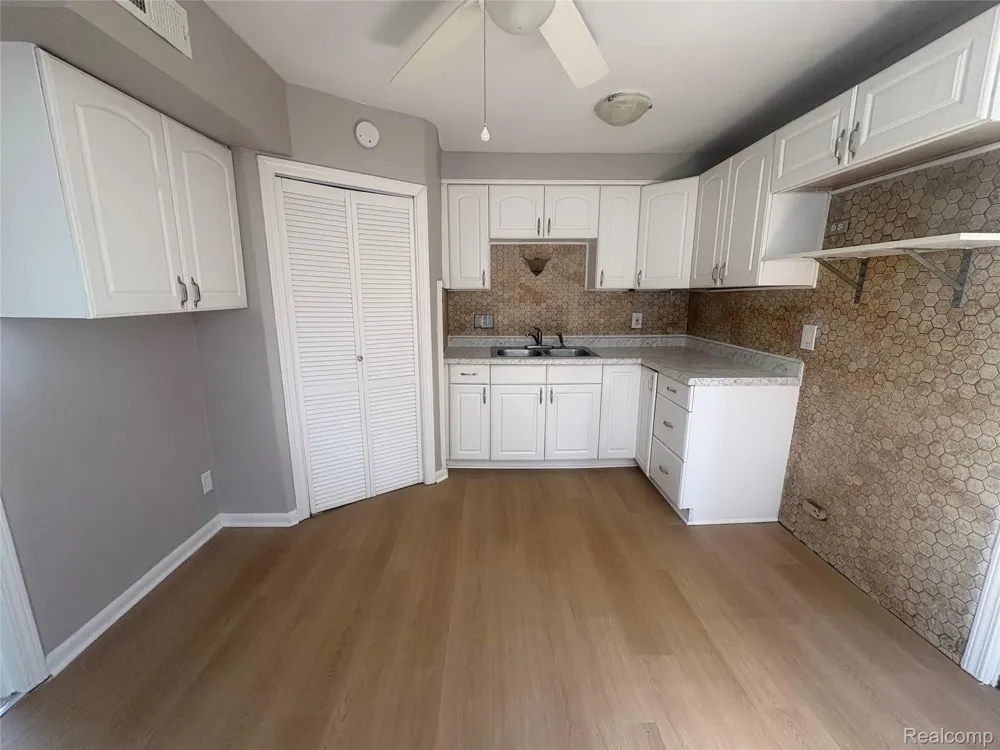 23080 Almond Avenue Eastpointe City, MI 48021