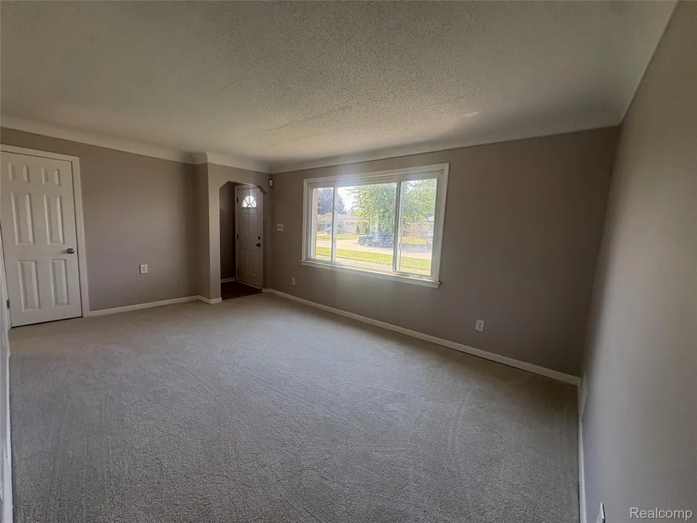 23080 Almond Avenue Eastpointe City, MI 48021