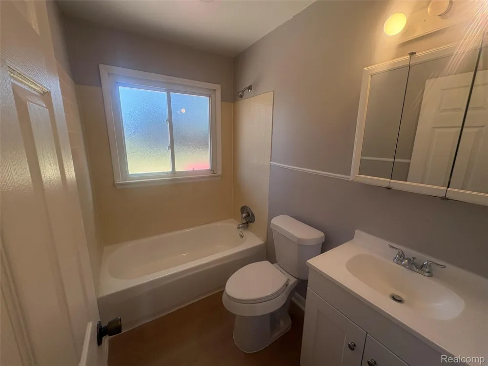 23080 Almond Avenue Eastpointe City, MI 48021