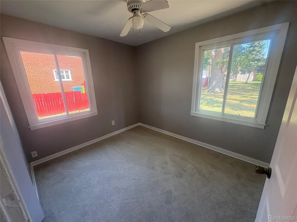 23080 Almond Avenue Eastpointe City, MI 48021