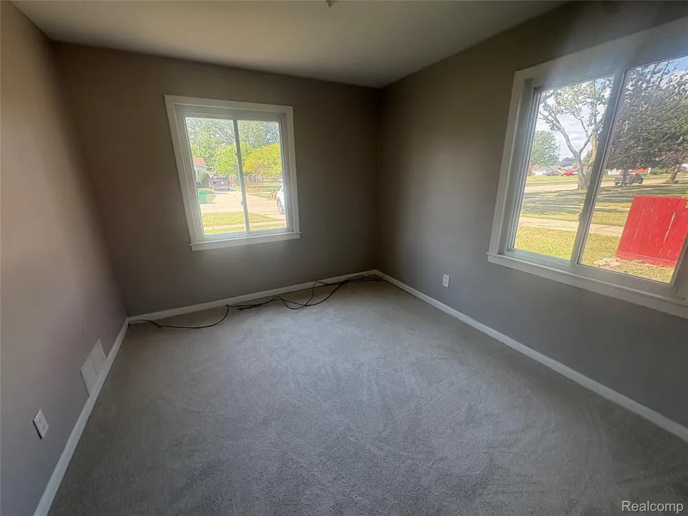 23080 Almond Avenue Eastpointe City, MI 48021