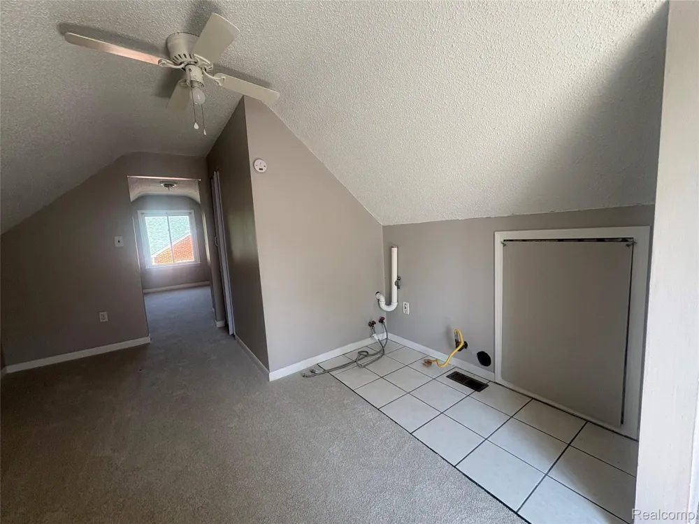 23080 Almond Avenue Eastpointe City, MI 48021