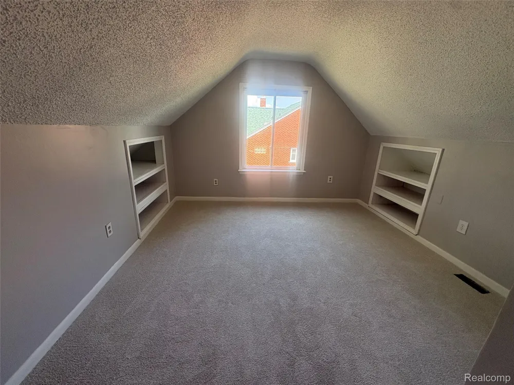 23080 Almond Avenue Eastpointe City, MI 48021