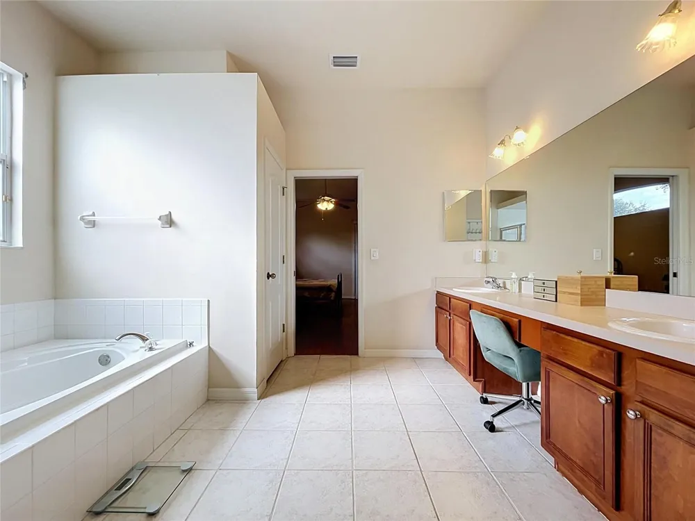 1124 SPLIT SILK STREET Valrico, FL 33594