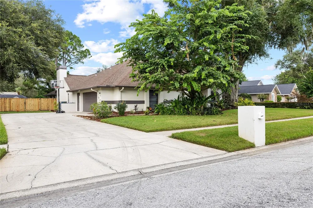 18243 CLEAR LAKE DRIVE Lutz, FL 33548