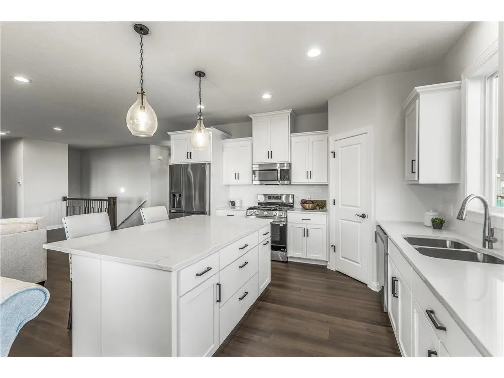 246 10th Avenue NE Hutchinson, MN 55350