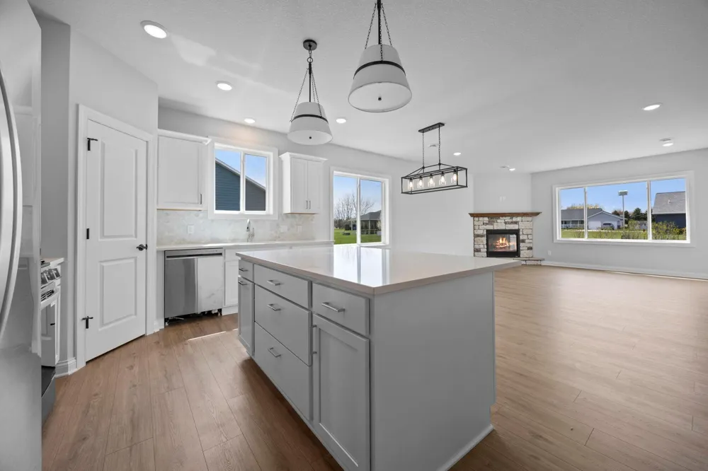 216 10th Avenue NE Hutchinson, MN 55350