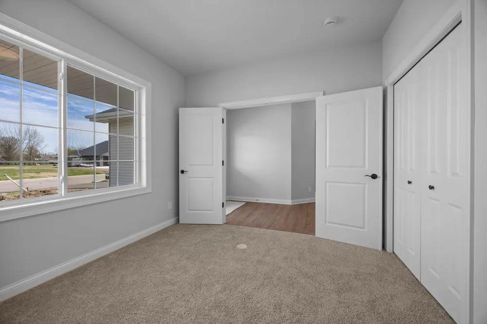 216 10th Avenue NE Hutchinson, MN 55350