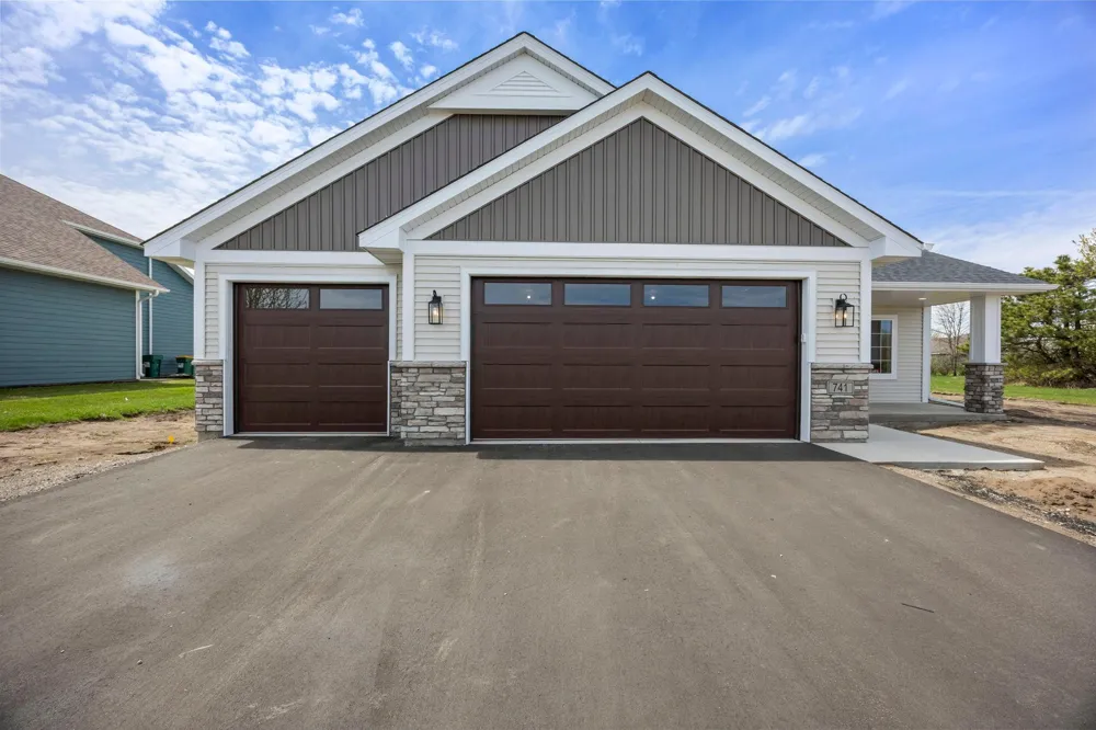 216 10th Avenue NE Hutchinson, MN 55350