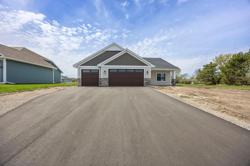 216 10th Avenue NE Hutchinson, MN 55350