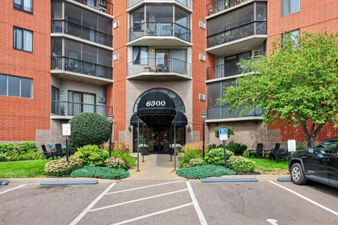 6500 Woodlake Drive #506