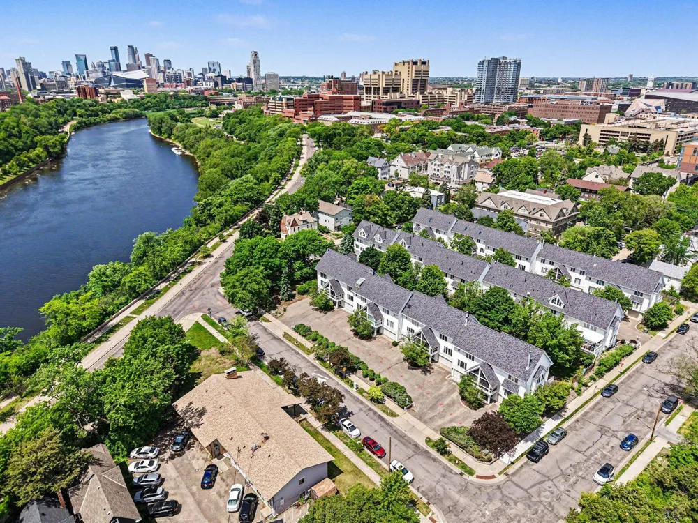 921 Dartmouth Avenue SE Minneapolis, MN 55414