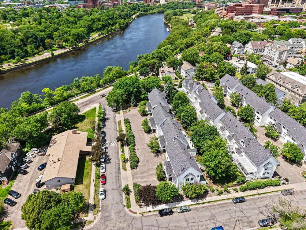 921 Dartmouth Avenue SE Minneapolis, MN 55414