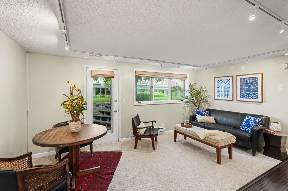 921 Dartmouth Avenue SE Minneapolis, MN 55414